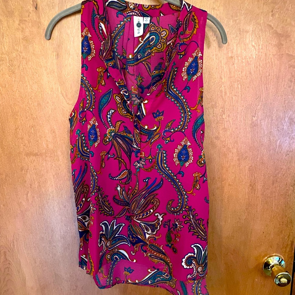 Sleeveless lightweight split neck blouse size L, NWOT